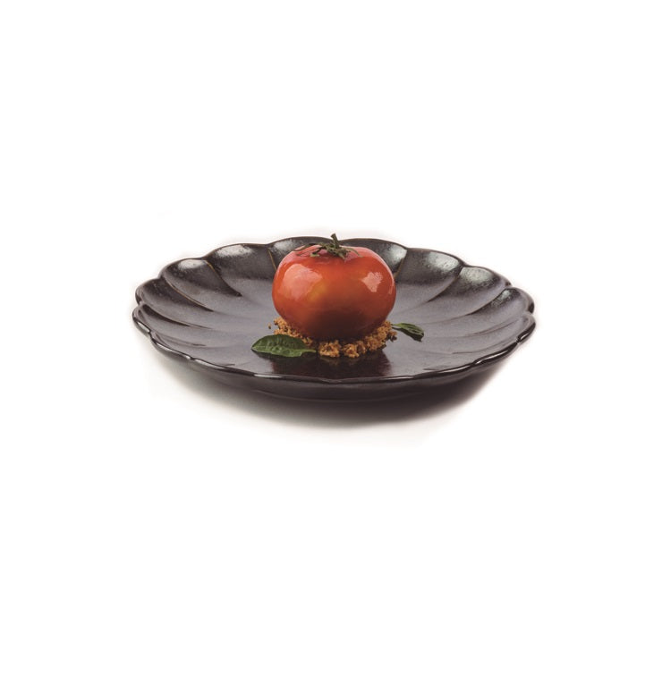 22.5cm black stoneware Dalia plate with petal design, elegant serveware for main courses or large appetizers, luxury dining.