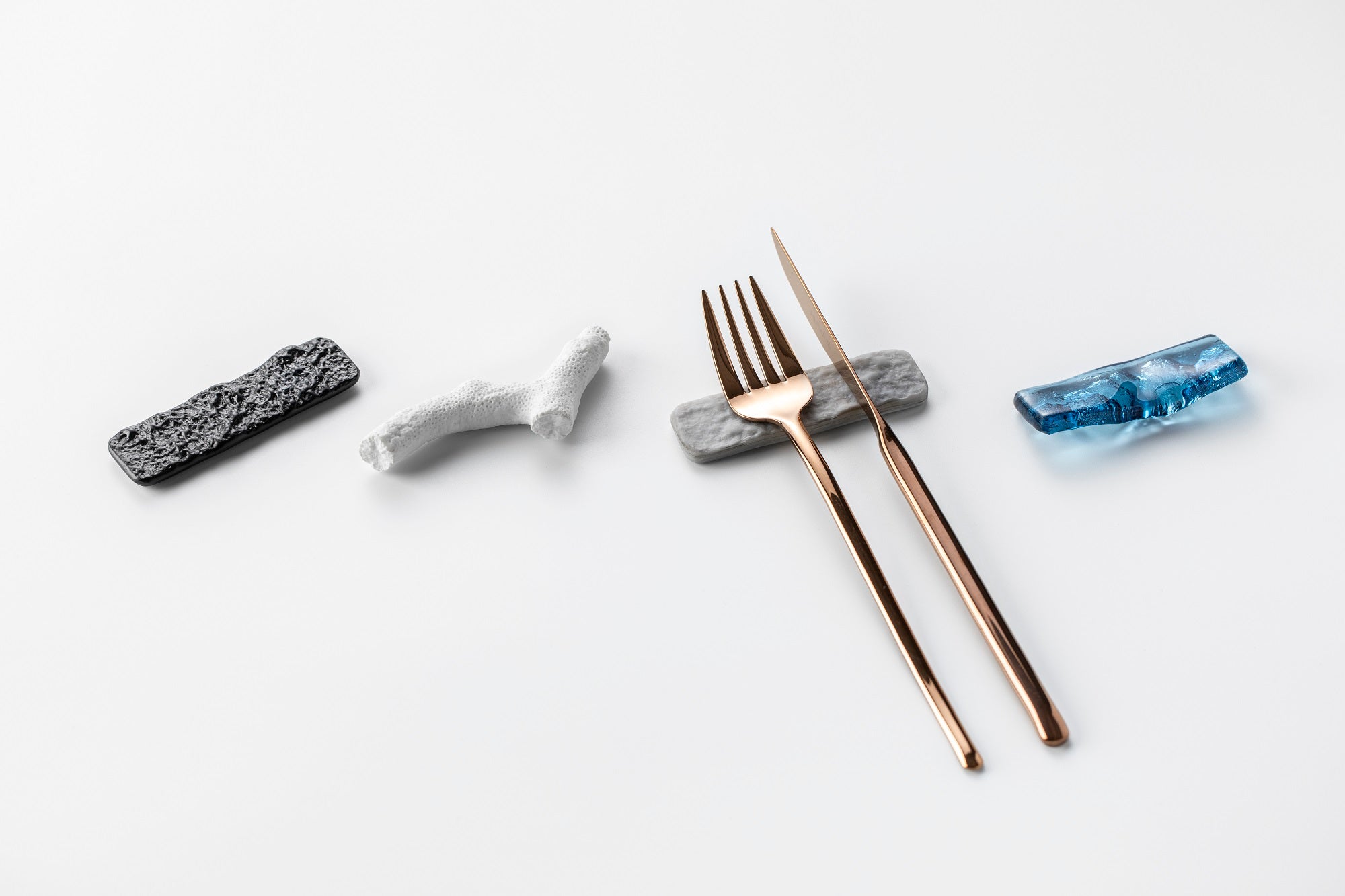 CORAL CUTLERY REST 10X4CM